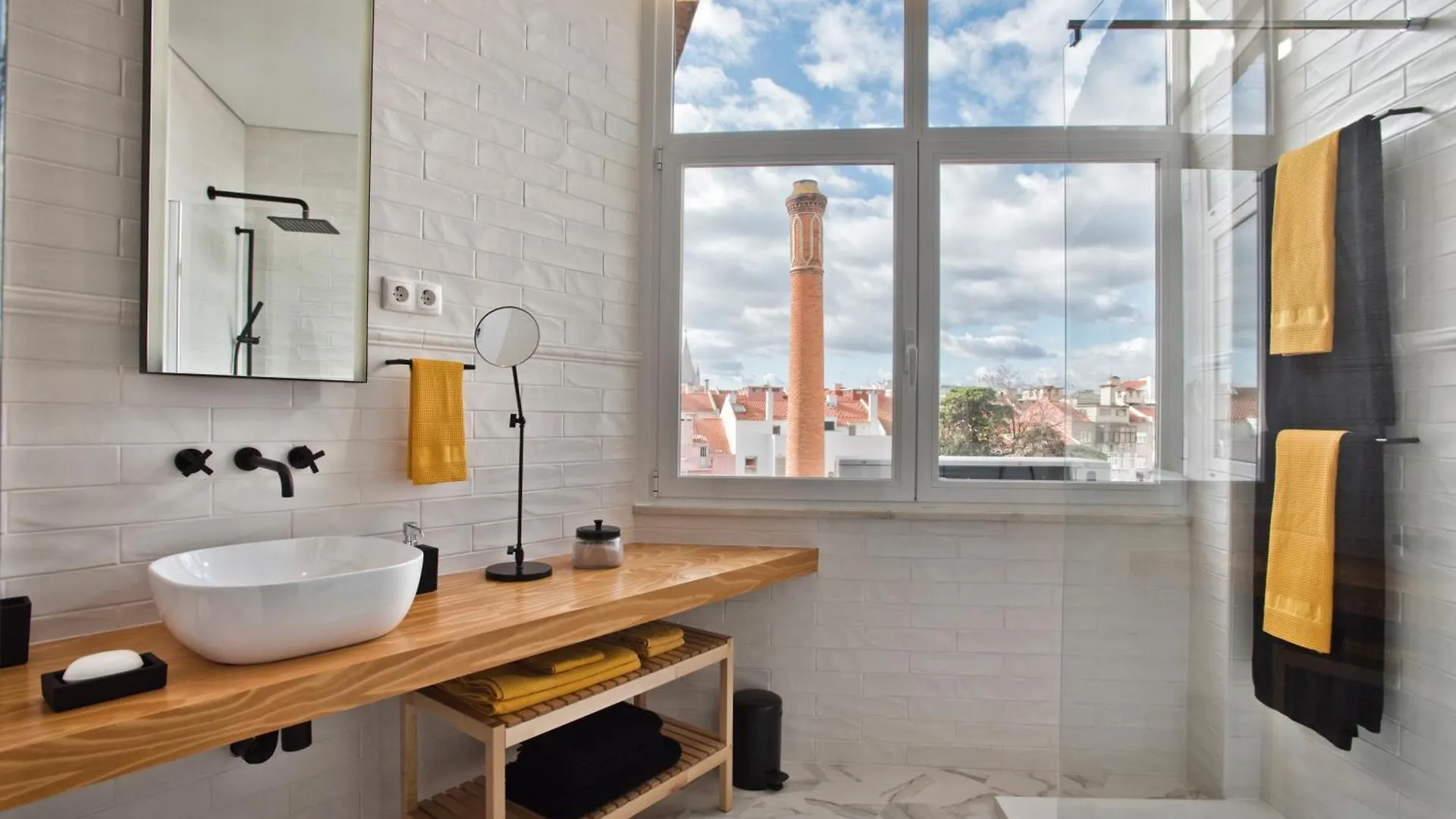 Stylish Estrela Apartment By Lovelystay Lisbona